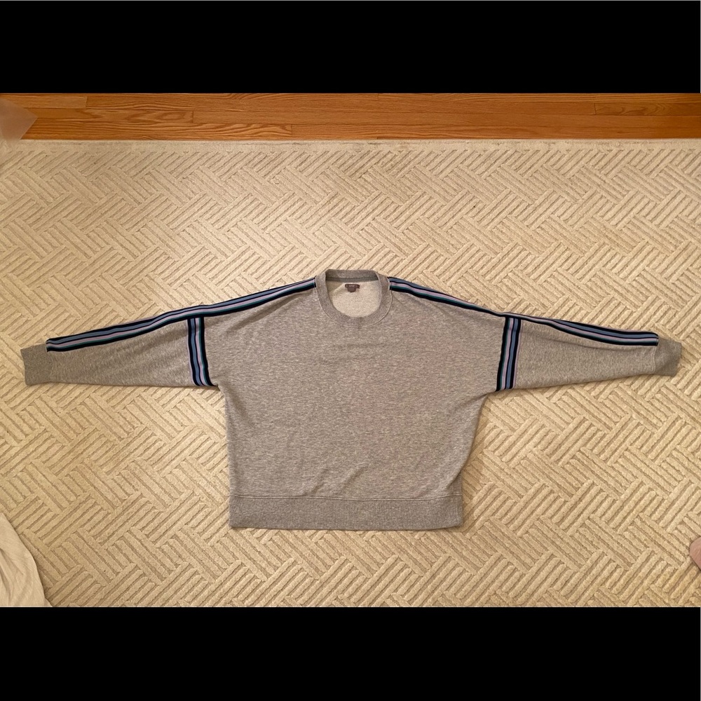 Grey long sleeve Aeries top